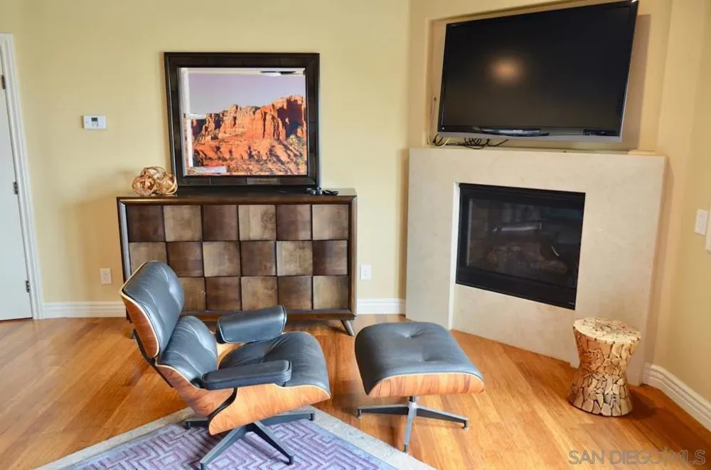 1235 Neptune Ave Encinitas, CA 92024