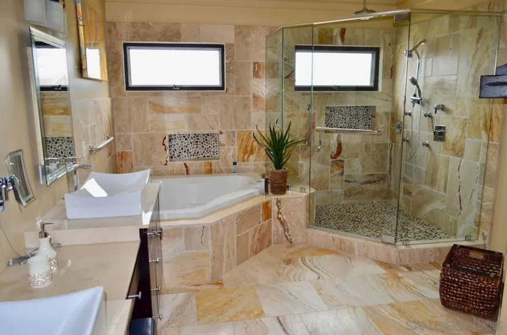 1235 Neptune Ave Encinitas, CA 92024