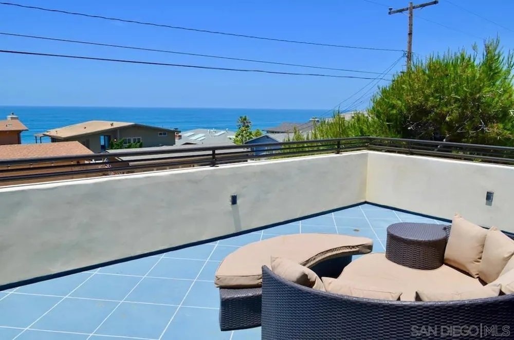1235 Neptune Ave Encinitas, CA 92024