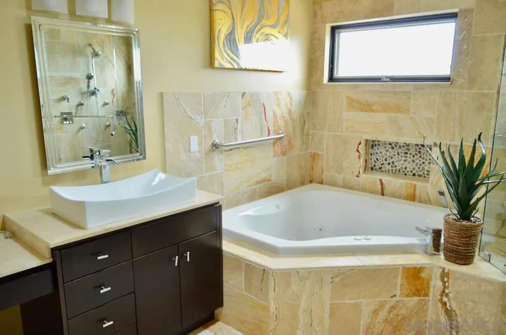 1235 Neptune Ave Encinitas, CA 92024