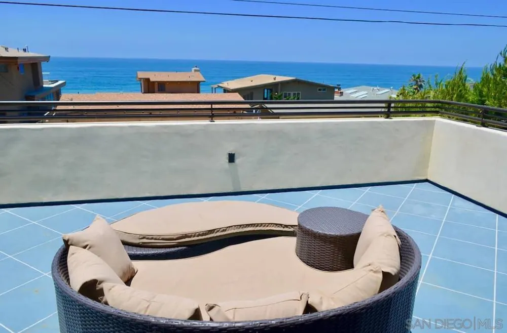 1235 Neptune Ave Encinitas, CA 92024
