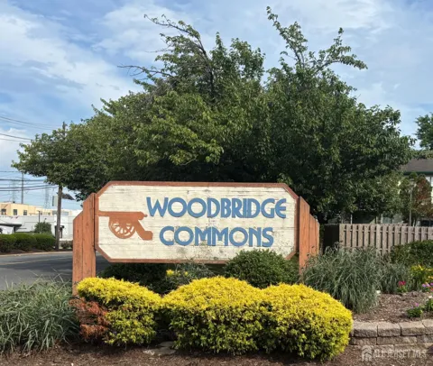 1104 Woodbridge Commons Way
