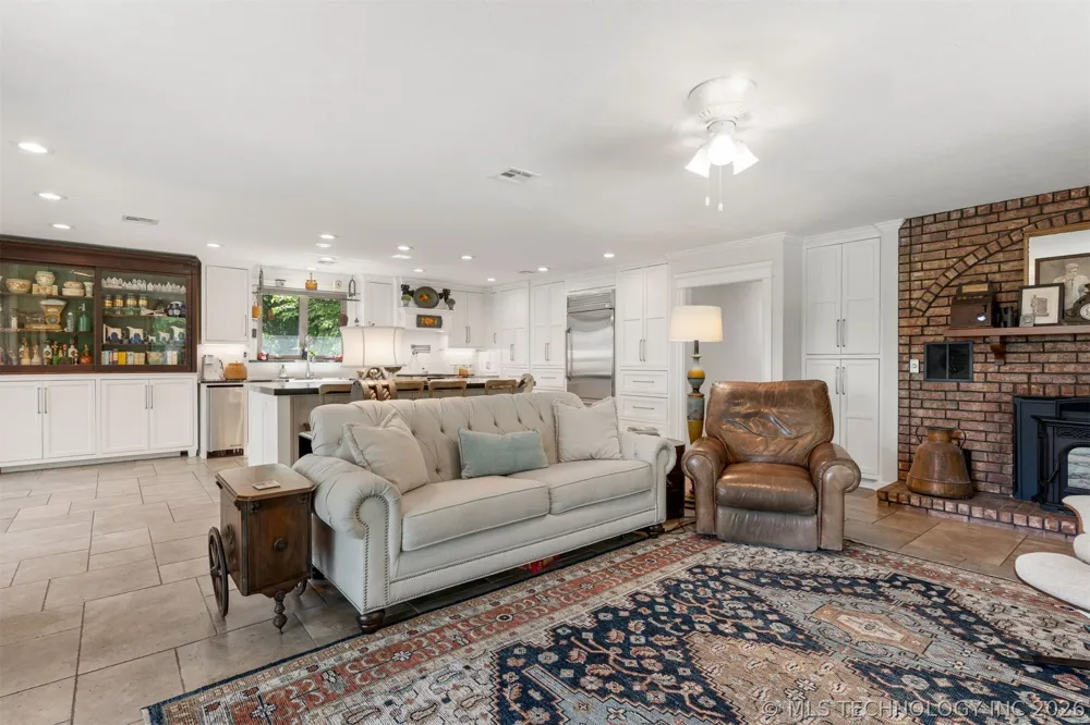 11541 S 4120 ROAD Oologah, OK 74053
