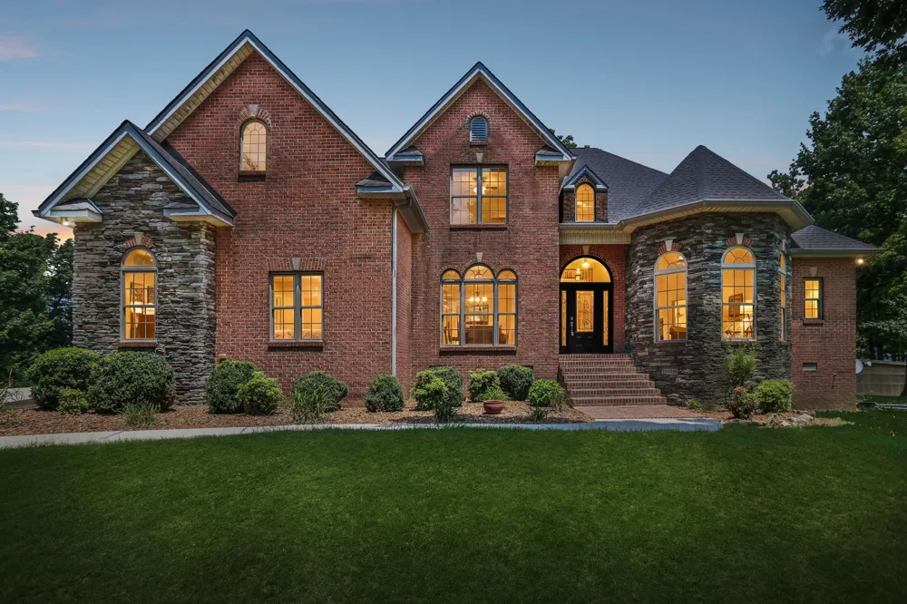 231 Point Dr Belvidere, TN 37306
