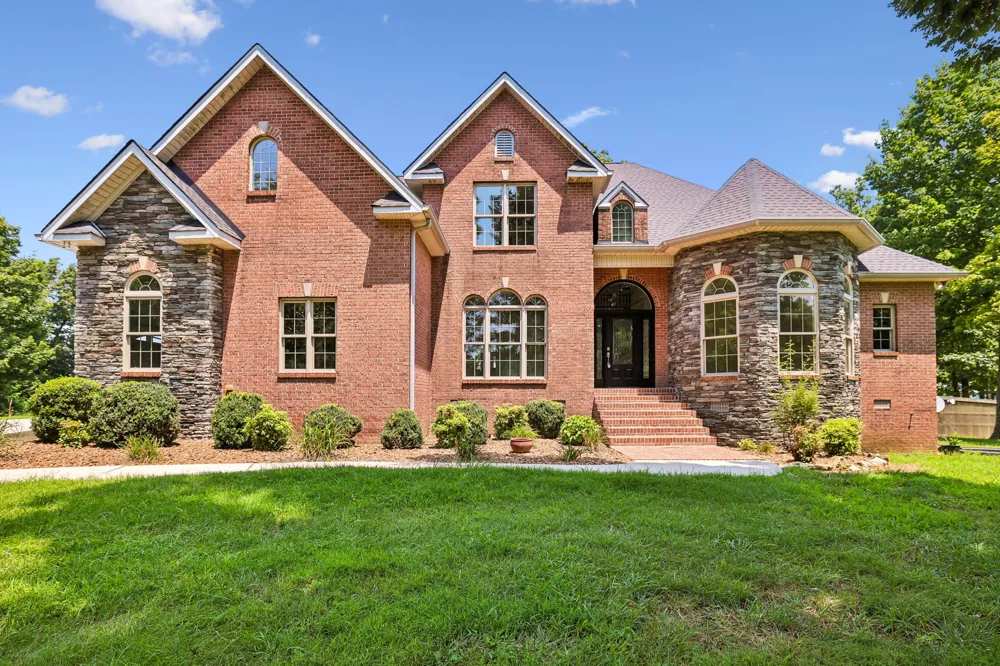 231 Point Dr Belvidere, TN 37306