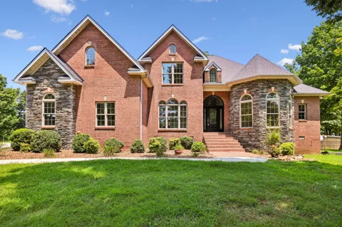 231 Point Dr