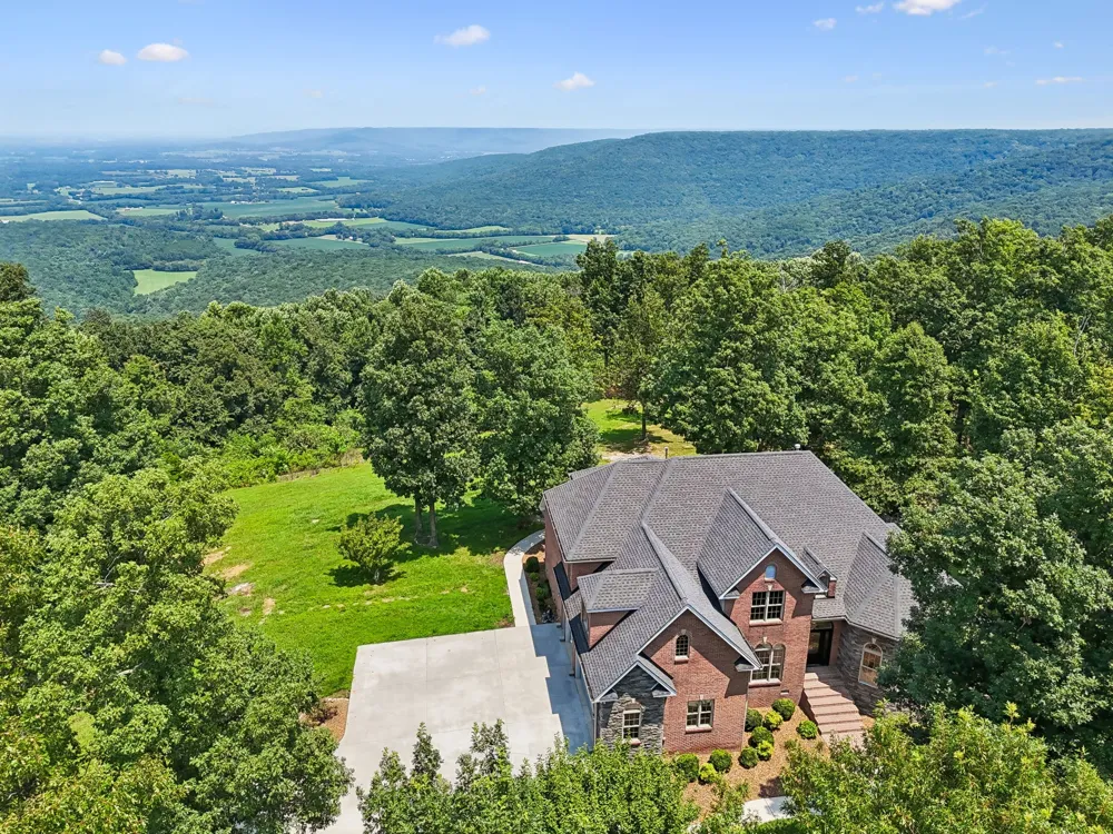 231 Point Dr Belvidere, TN 37306