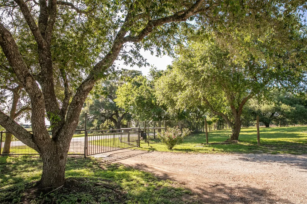 8660 Cedar Hill Road Brenham, TX 77833