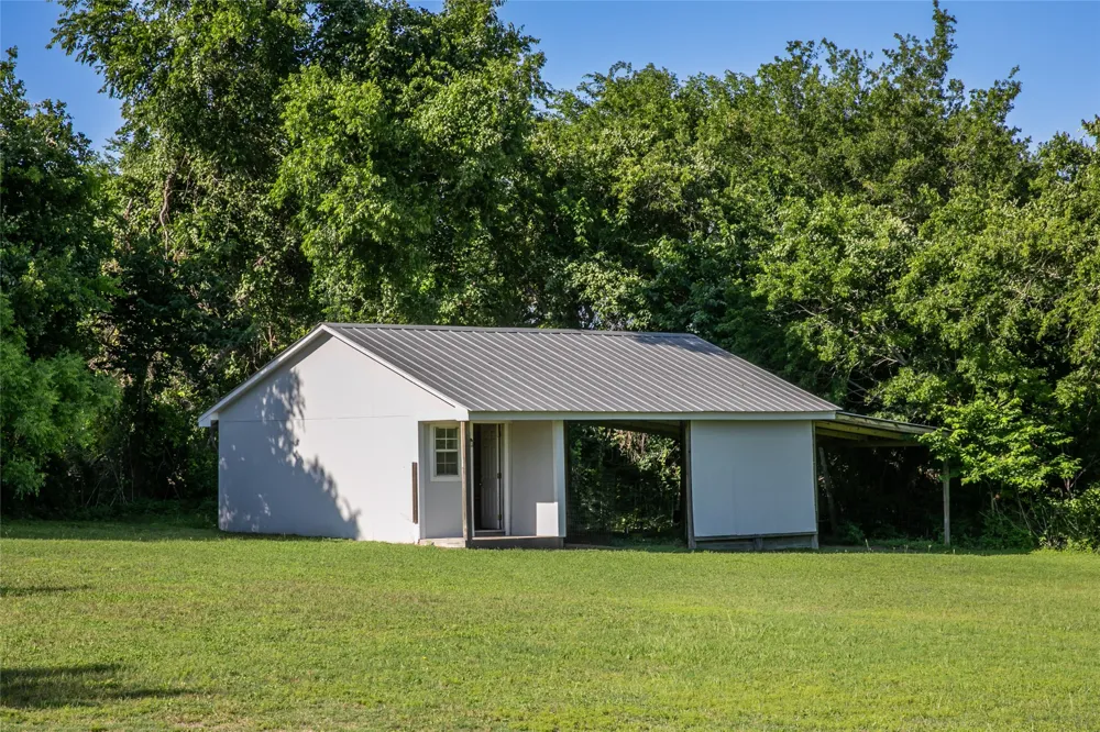 8660 Cedar Hill Road Brenham, TX 77833