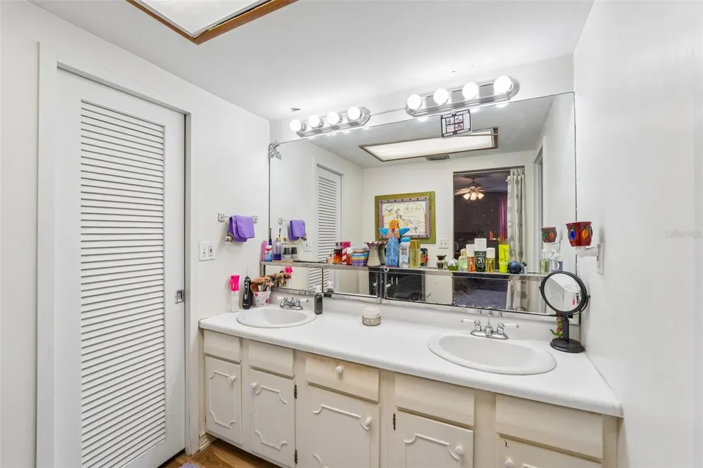 1717 NW 23RD AVENUE #4E Gainesville, FL 32605