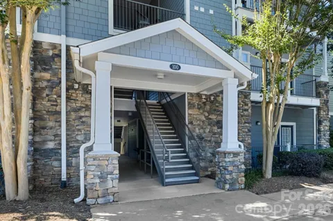 100 Vista Lake Drive #3