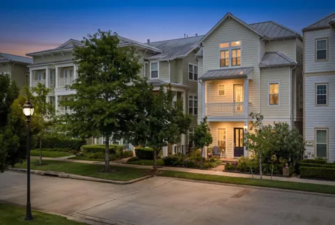 186 W Breezy Way