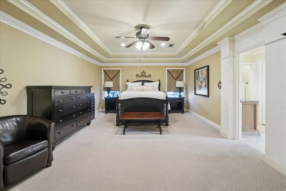 604 S Hampton Road Oak Leaf, TX 75154