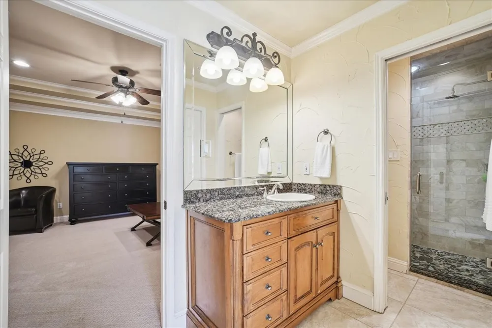 604 S Hampton Road Oak Leaf, TX 75154