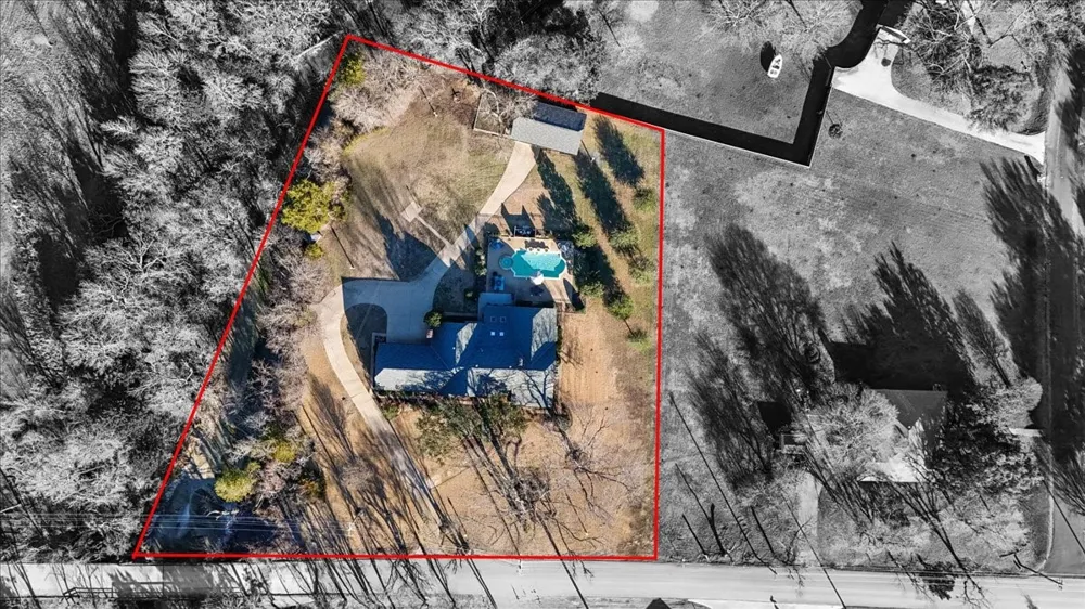 604 S Hampton Road Oak Leaf, TX 75154
