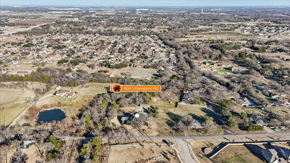 604 S Hampton Road Oak Leaf, TX 75154