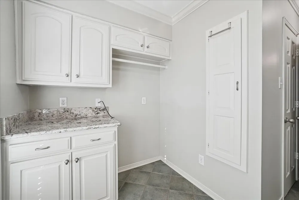 604 S Hampton Road Oak Leaf, TX 75154