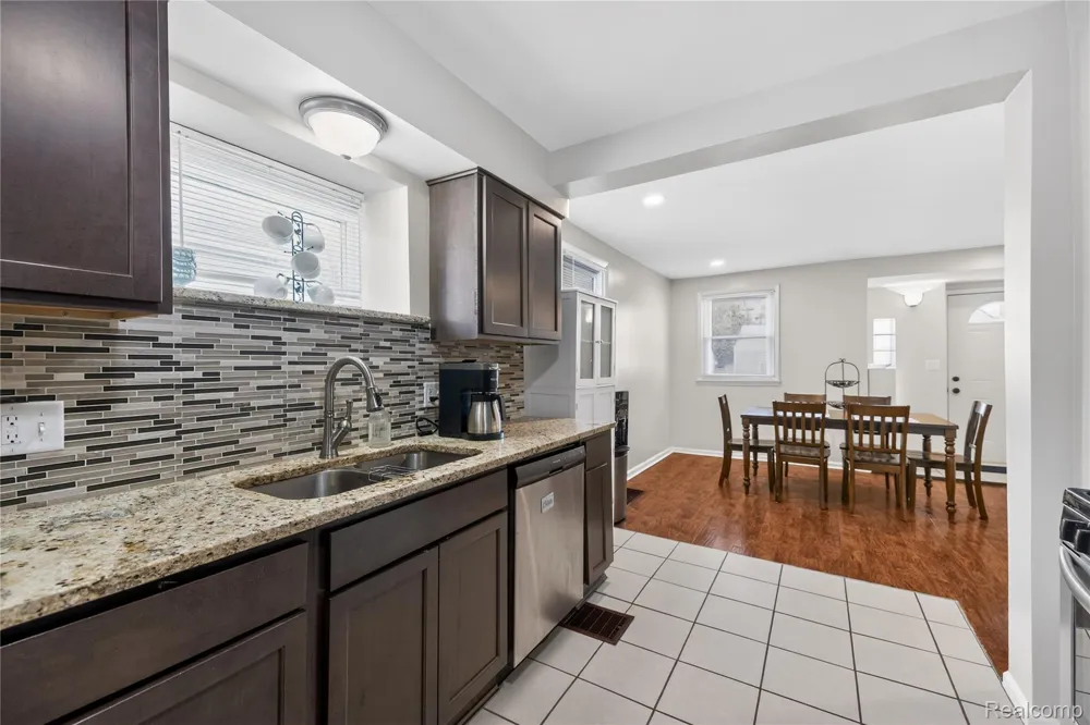 826 Goddard Street Wyandotte City, MI 48192