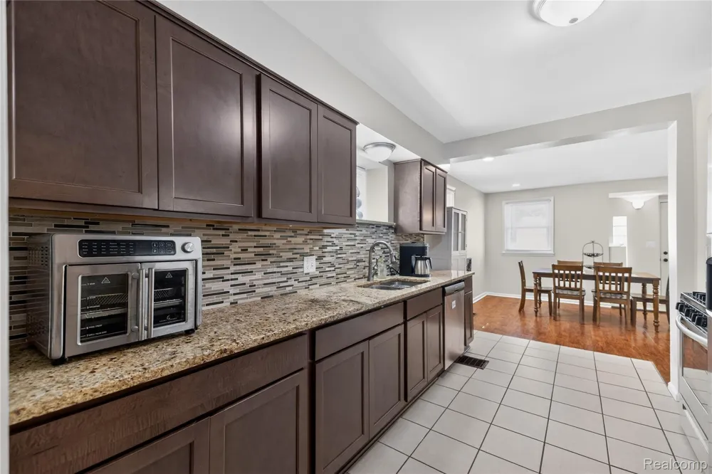 826 Goddard Street Wyandotte City, MI 48192