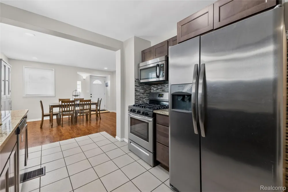 826 Goddard Street Wyandotte City, MI 48192