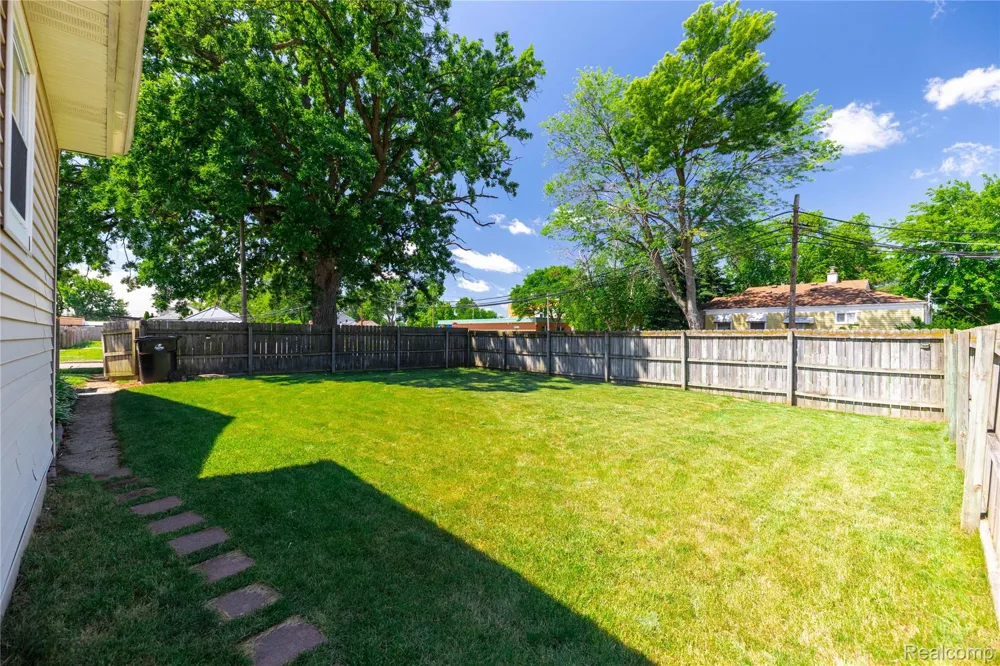 826 Goddard Street Wyandotte City, MI 48192