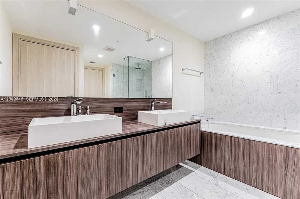 1000 Brickell Plz #4906 Miami, FL 33131