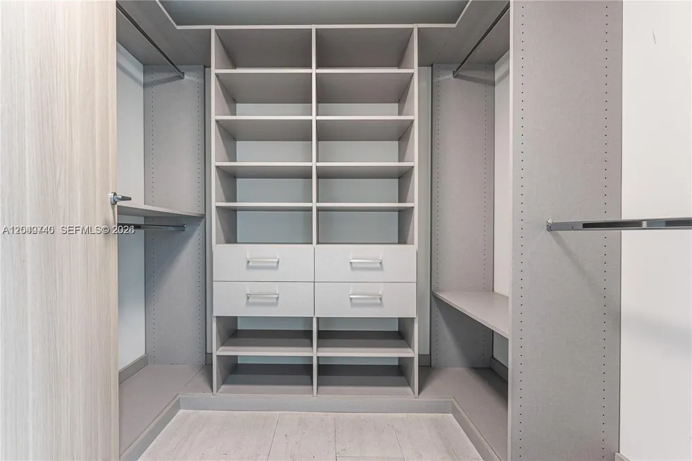 1000 Brickell Plz #4906 Miami, FL 33131