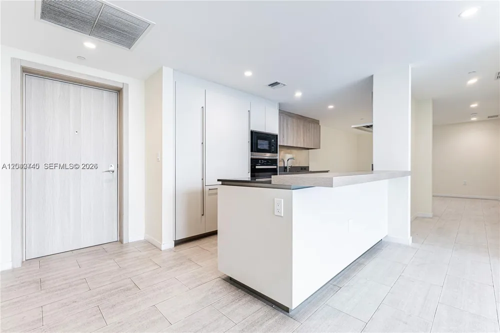 1000 Brickell Plz #4906 Miami, FL 33131