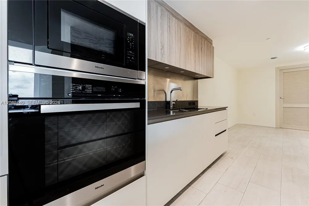 1000 Brickell Plz #4906 Miami, FL 33131