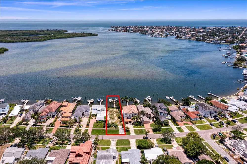 6527 BAYOU GRANDE BLVD NE St Petersburg, FL 33702