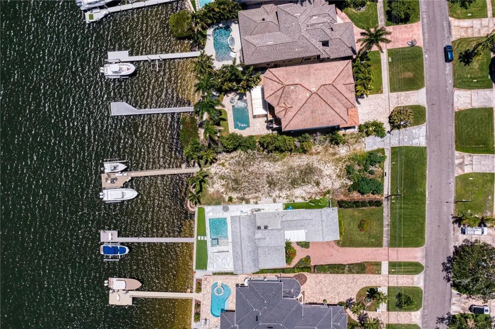 6527 BAYOU GRANDE BLVD NE St Petersburg, FL 33702