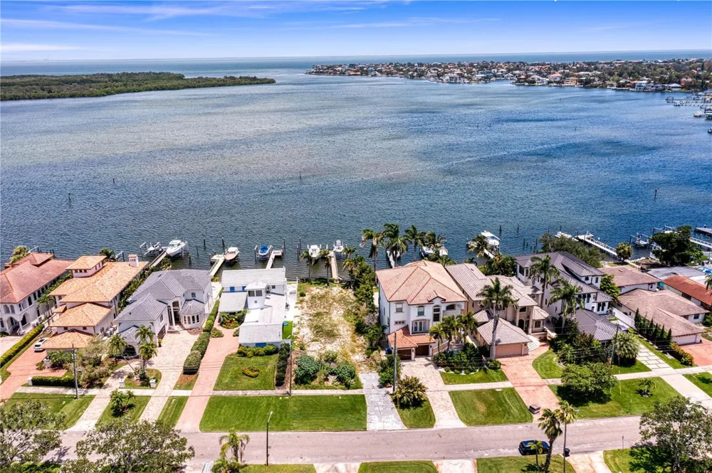 6527 BAYOU GRANDE BLVD NE St Petersburg, FL 33702
