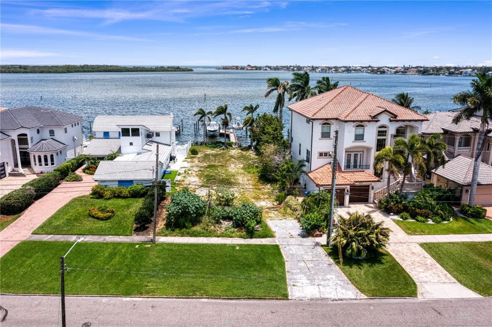 6527 BAYOU GRANDE BLVD NE St Petersburg, FL 33702