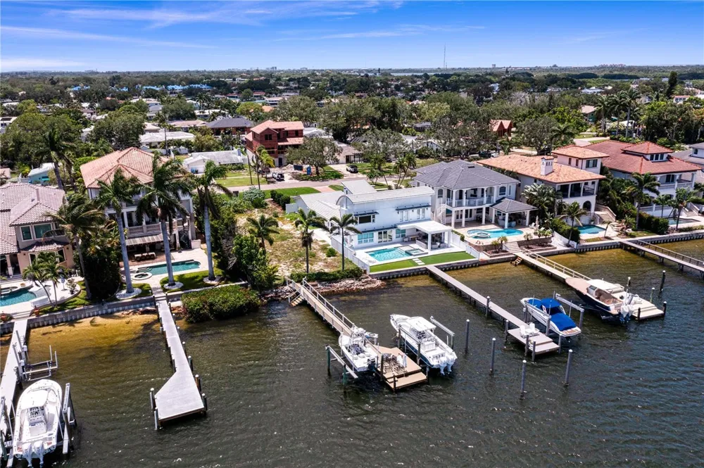 6527 BAYOU GRANDE BLVD NE St Petersburg, FL 33702