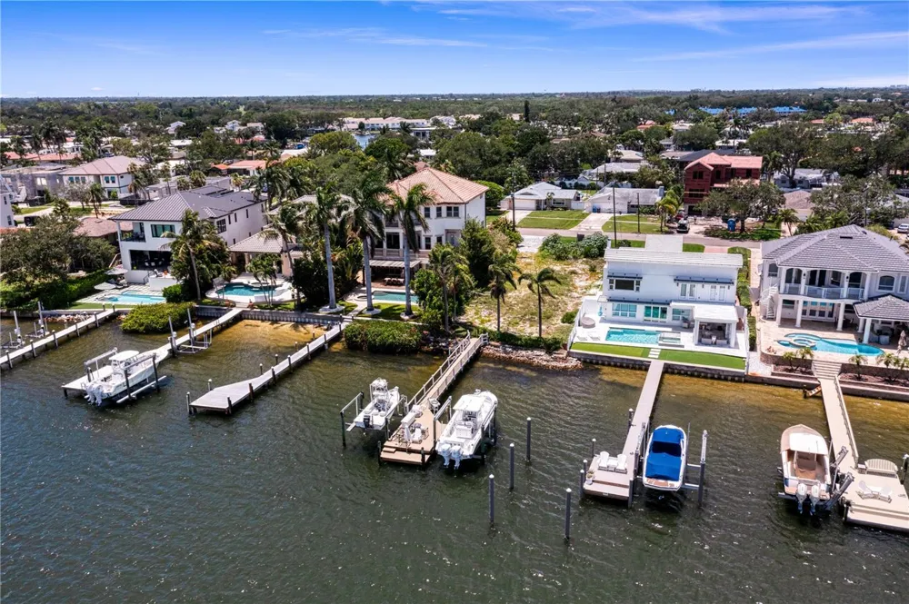 6527 BAYOU GRANDE BLVD NE St Petersburg, FL 33702