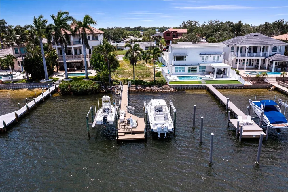 6527 BAYOU GRANDE BLVD NE St Petersburg, FL 33702