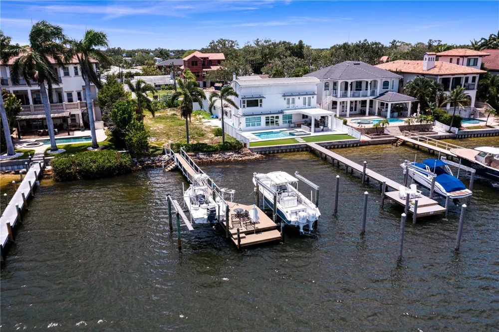 6527 BAYOU GRANDE BLVD NE St Petersburg, FL 33702
