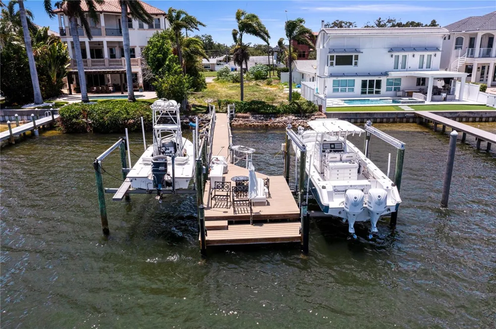6527 BAYOU GRANDE BLVD NE St Petersburg, FL 33702