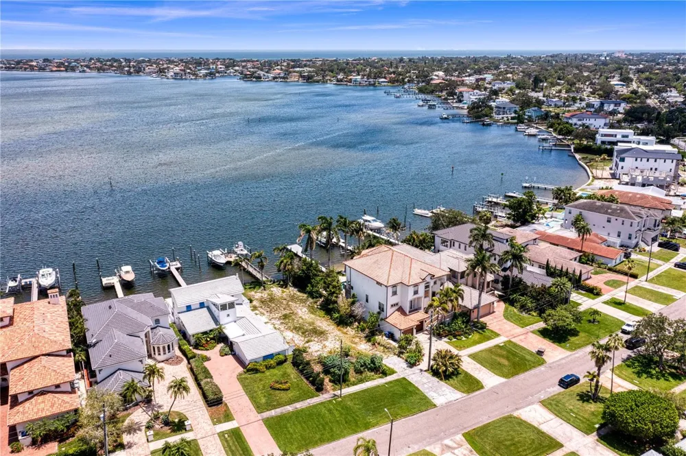 6527 BAYOU GRANDE BLVD NE St Petersburg, FL 33702