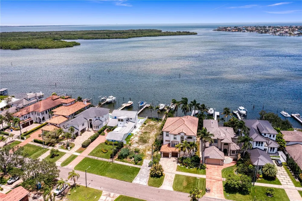 6527 BAYOU GRANDE BLVD NE St Petersburg, FL 33702