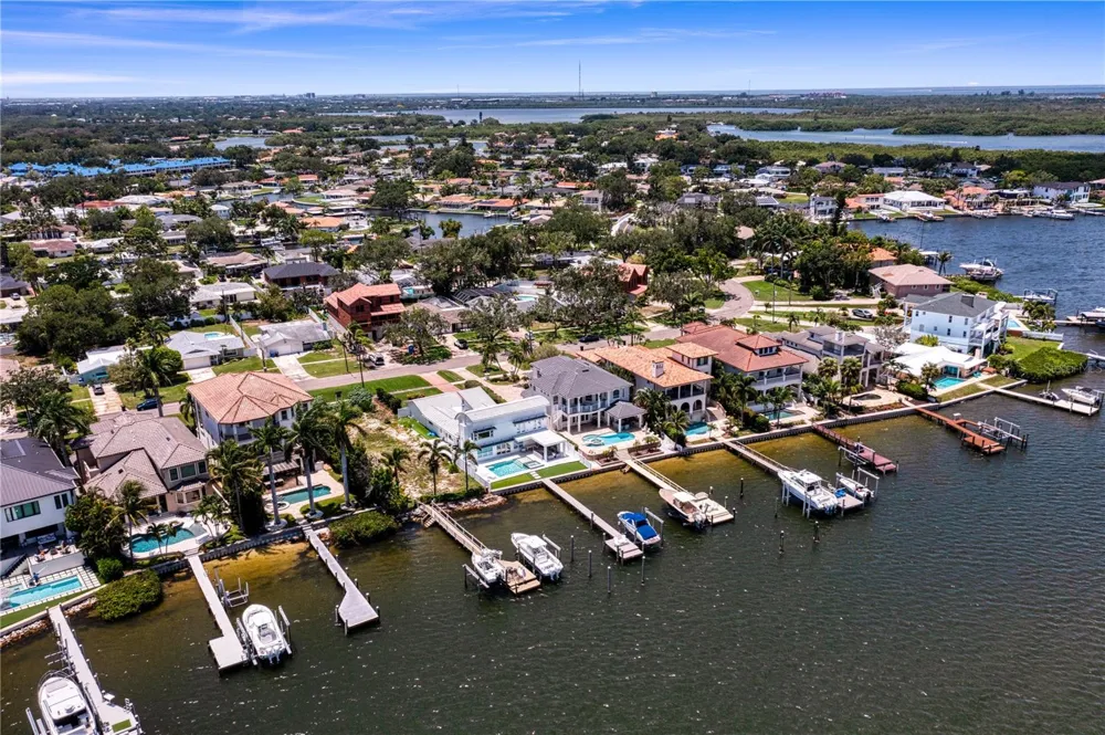 6527 BAYOU GRANDE BLVD NE St Petersburg, FL 33702