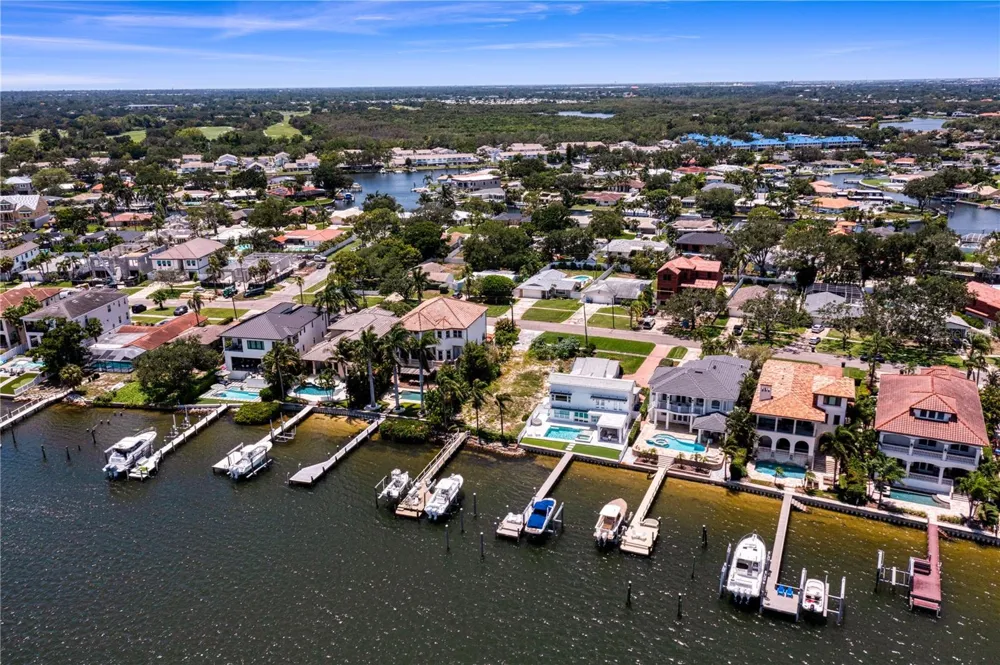 6527 BAYOU GRANDE BLVD NE St Petersburg, FL 33702