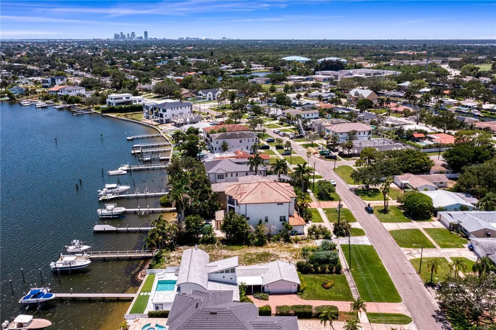 6527 BAYOU GRANDE BLVD NE St Petersburg, FL 33702