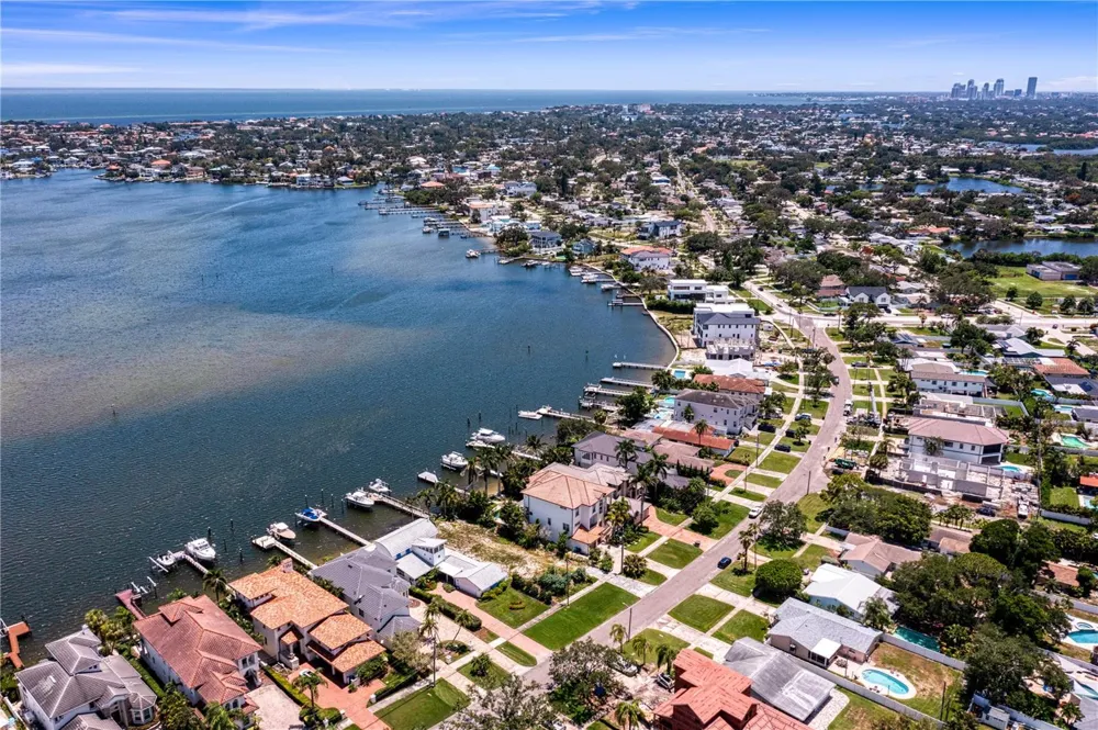 6527 BAYOU GRANDE BLVD NE St Petersburg, FL 33702