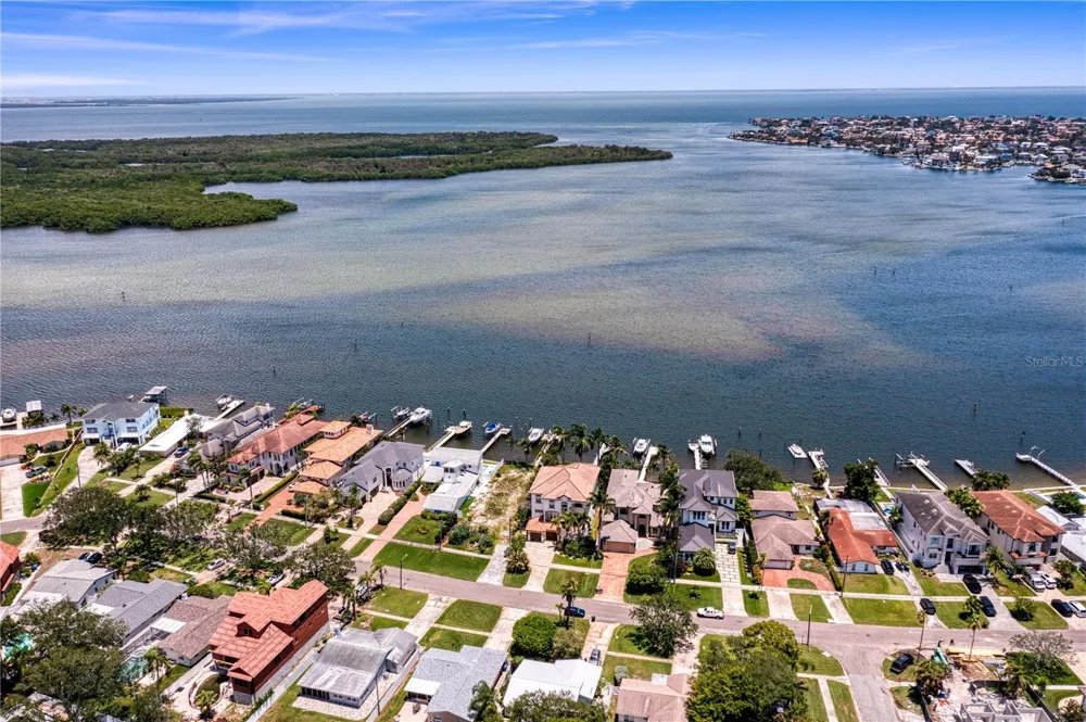 6527 BAYOU GRANDE BLVD NE St Petersburg, FL 33702