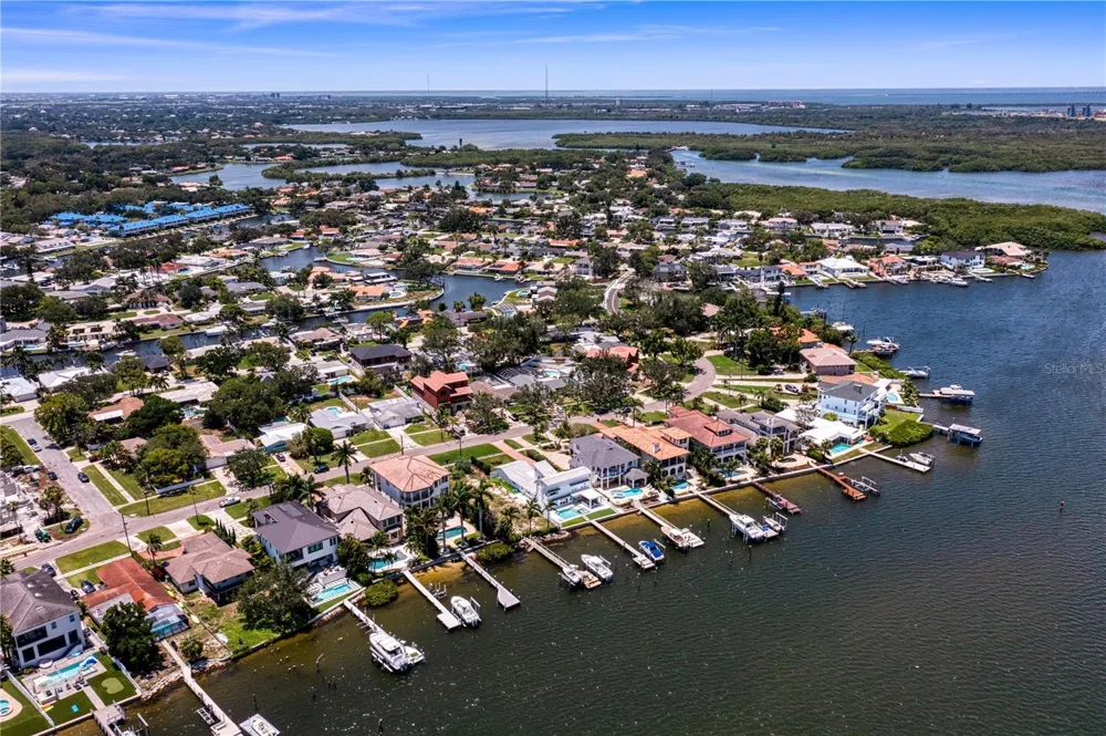 6527 BAYOU GRANDE BLVD NE St Petersburg, FL 33702