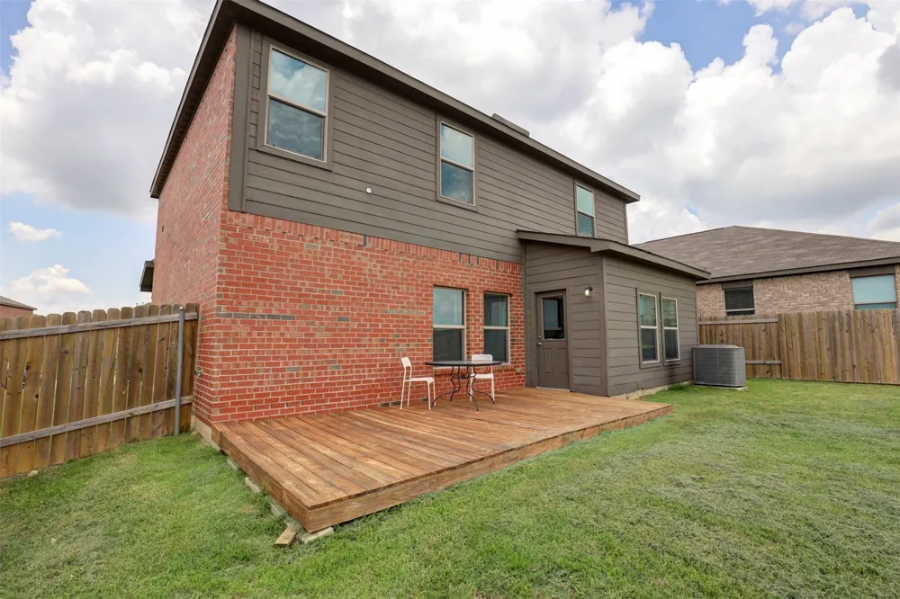203 Drifter Drive Newark, TX 76071