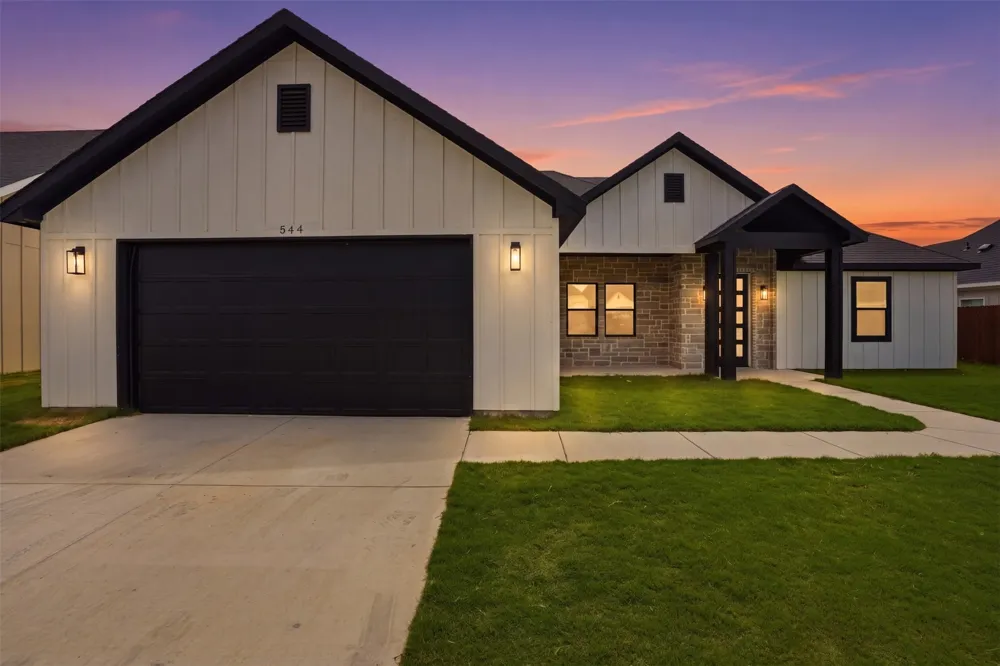544 Highview Court Godley, TX 76044