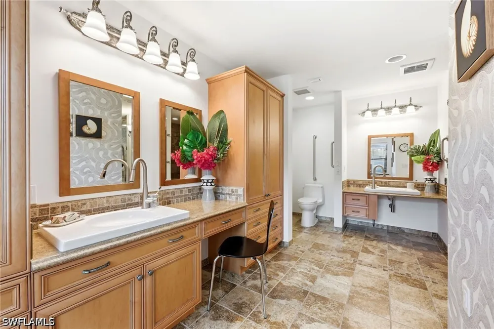 Queens Way Naples, FL 34112