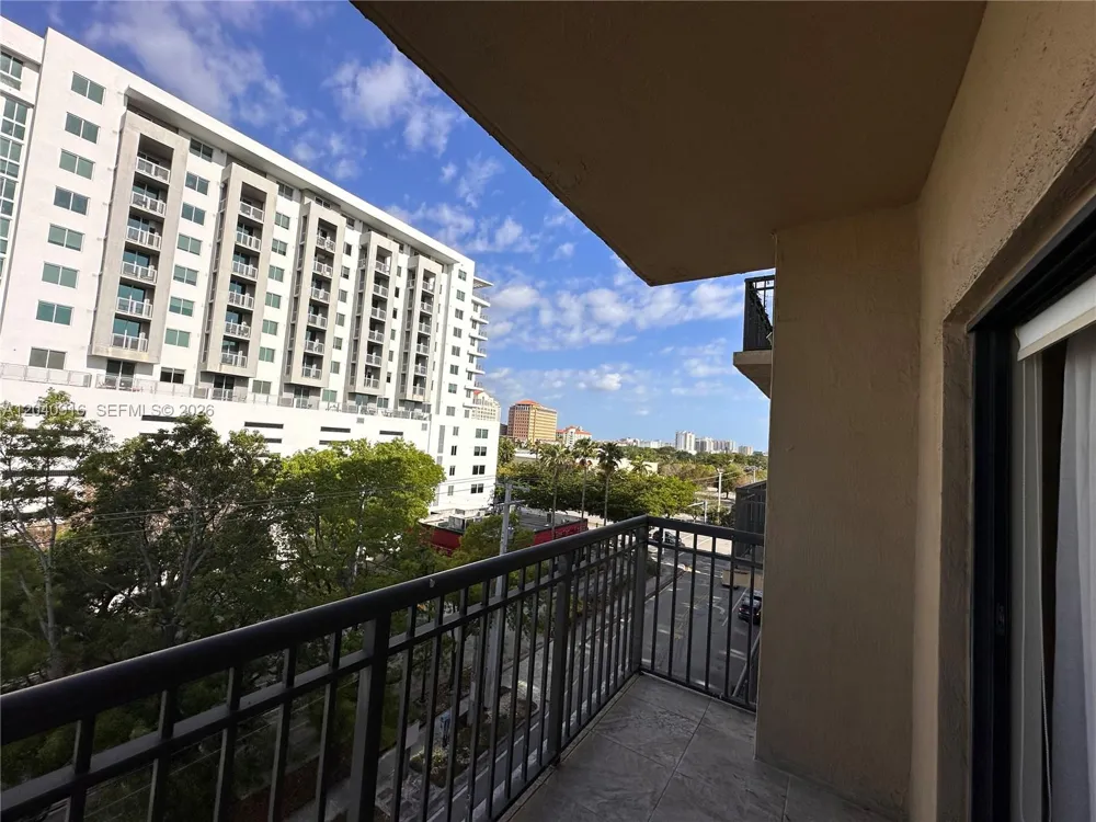 3590 Coral Way #611 Miami, FL 33145